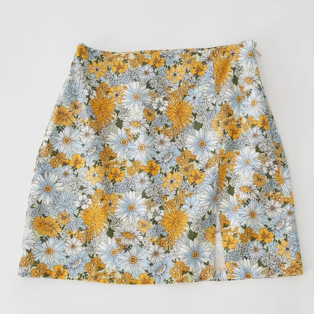 *NWOT UO Darren Notched Linen Mini Skirt size small